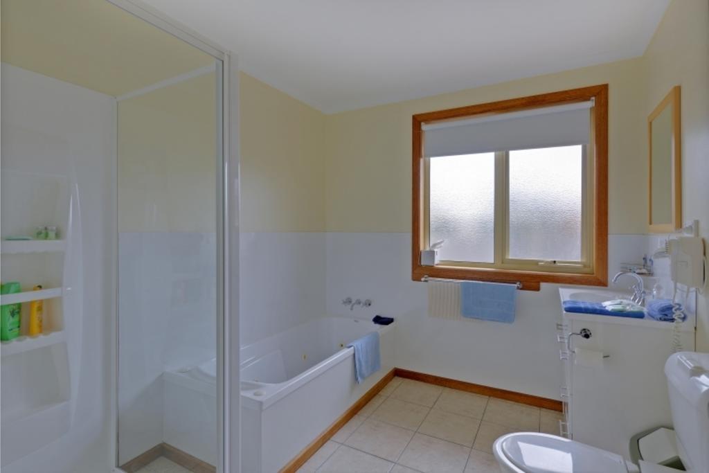 All Inn Strahan Holiday Units Экстерьер фото