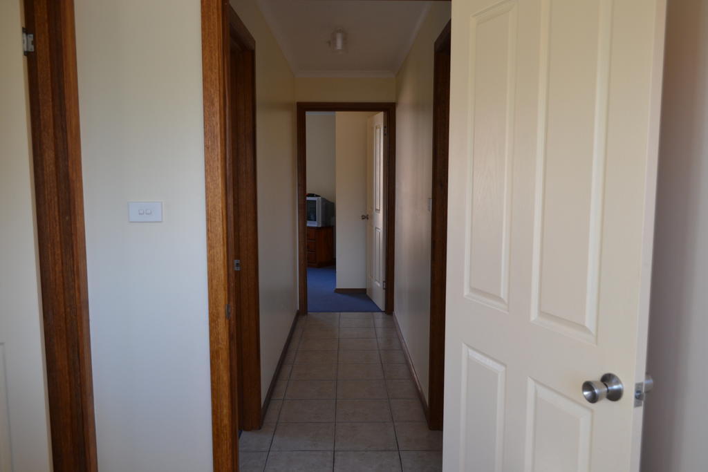 All Inn Strahan Holiday Units Экстерьер фото