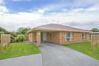 All Inn Strahan Holiday Units Экстерьер фото